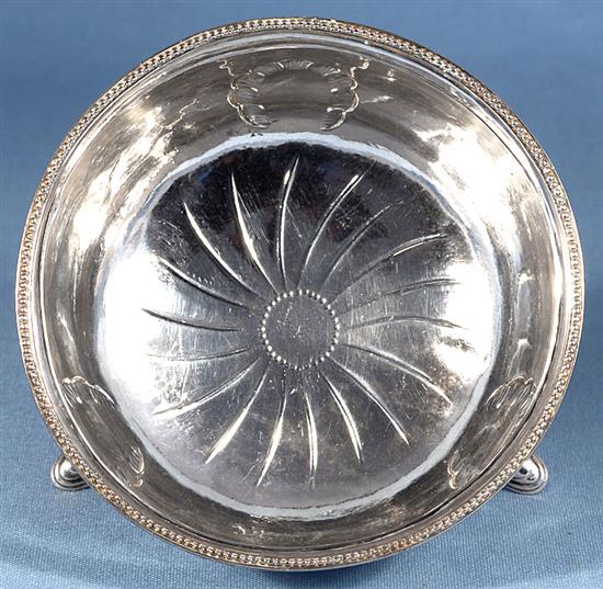 A George III Irish silver bowl, Dia: 5 ¾”/145mm Height 3 ½”/85mm Weight 7.2oz/203gr